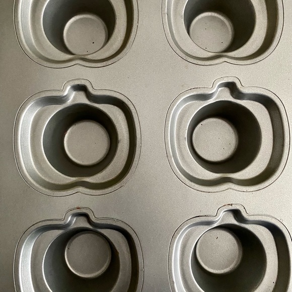 Pumpkin Mini Cake Pan - Picture 2 of 2